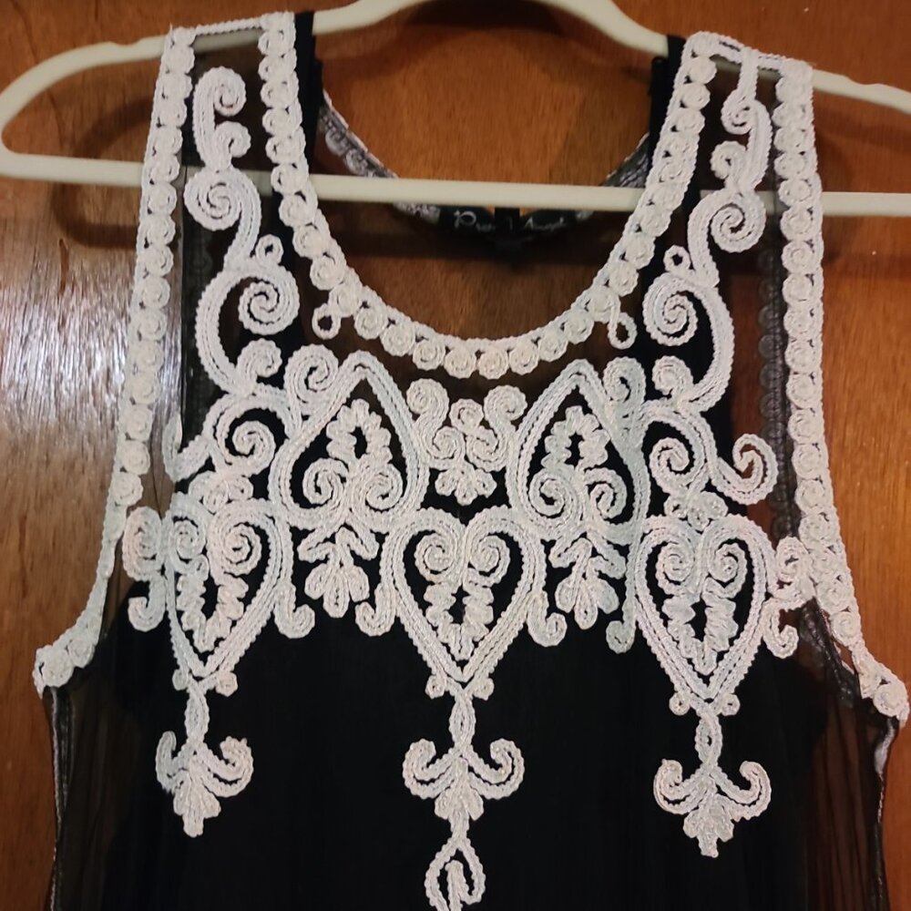 Pretty Angel Black With Beige Embroidery Dress Size Large - Picture 2 of 3